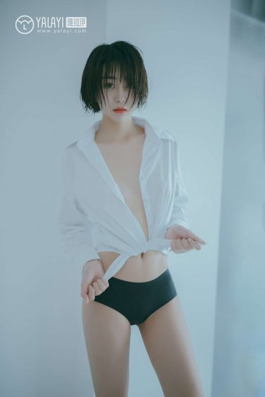 美女户外露出